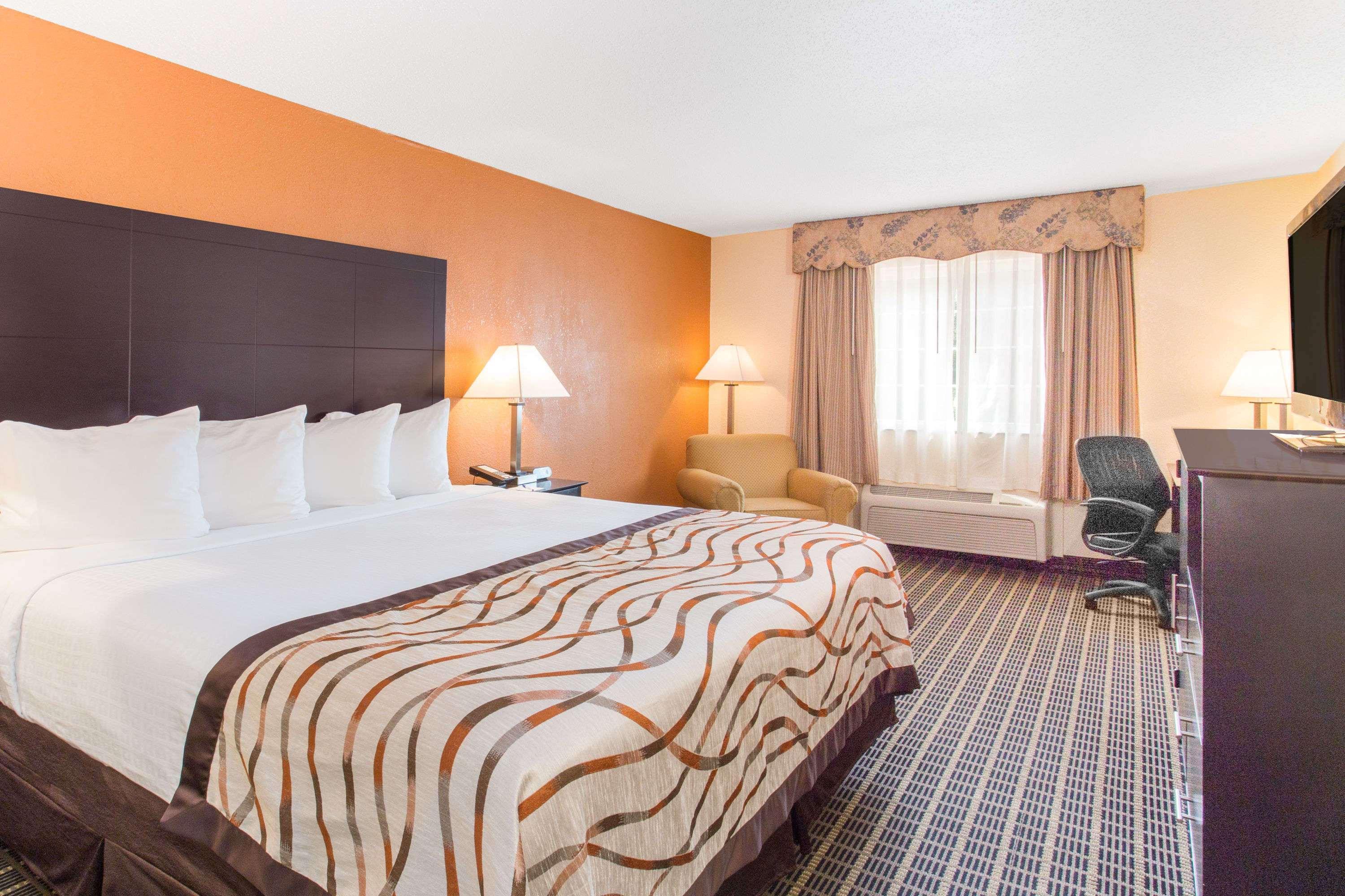 Baymont By Wyndham Muskegon Hotel Exterior photo