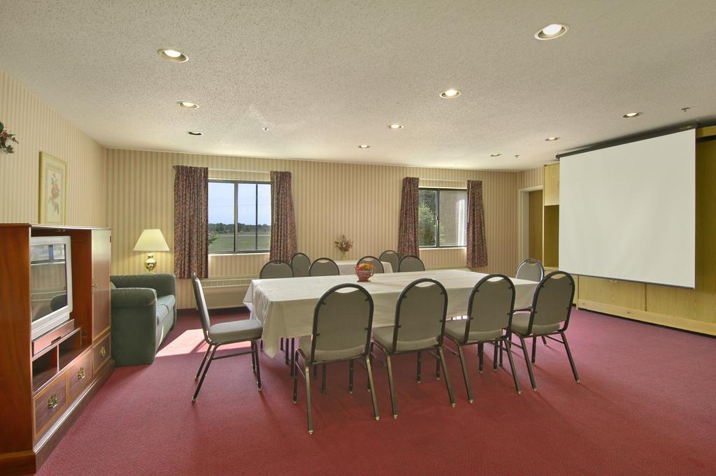 Baymont By Wyndham Muskegon Hotel Exterior photo